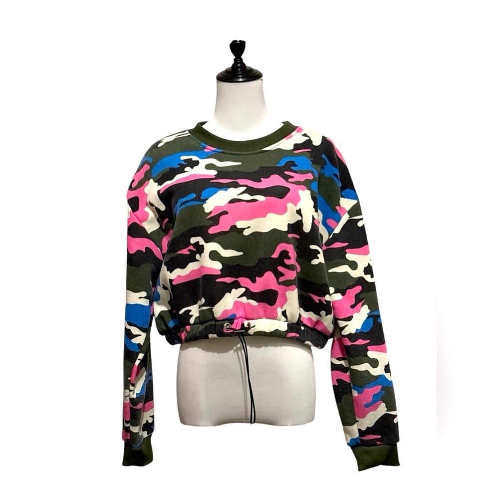Miss Selfie cropped cinched camo top sweater NWOT